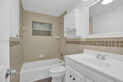 House in Fort Lauderdale, Florida 1 bedroom, 71.44 sq.m. № 2086442 - photo 14
