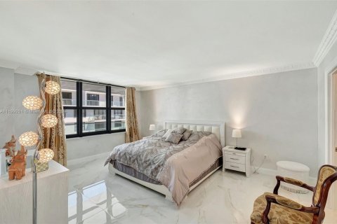 Condo in Bal Harbour, Florida, 2 bedrooms  № 1727161 - photo 21