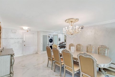 Condo in Bal Harbour, Florida, 2 bedrooms  № 1727161 - photo 1