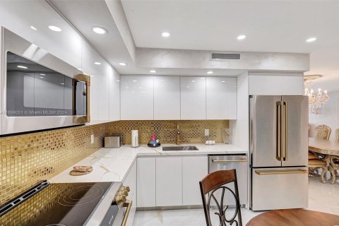 Condo in Bal Harbour, Florida, 2 bedrooms  № 1727161 - photo 6