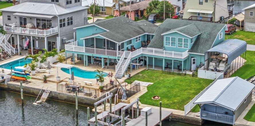 Villa ou maison à Hernando Beach, Floride 4 chambres, 187.11 m2 № 1813242