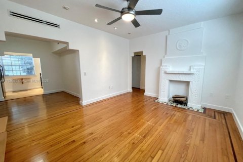 Condo in Miami Beach, Florida, 1 bedroom  № 1860676 - photo 3