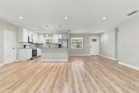 Villa ou maison à vendre à Sarasota, Floride: 2 chambres, 133.69 m2 № 2429258 - photo 3