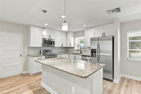 Villa ou maison à vendre à Sarasota, Floride: 2 chambres, 133.69 m2 № 2429258 - photo 6