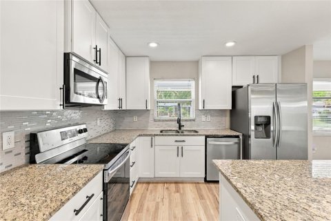 Villa ou maison à vendre à Sarasota, Floride: 2 chambres, 133.69 m2 № 2429258 - photo 7