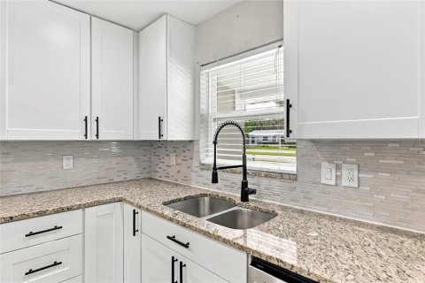 Villa ou maison à vendre à Sarasota, Floride: 2 chambres, 133.69 m2 № 2429258 - photo 9