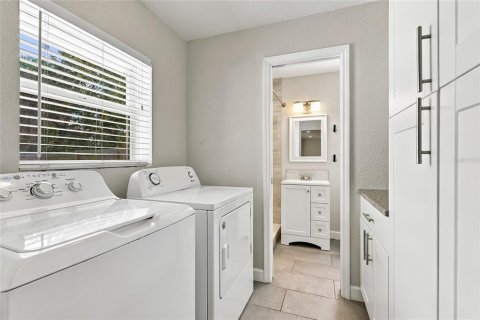 Villa ou maison à vendre à Sarasota, Floride: 2 chambres, 133.69 m2 № 2429258 - photo 23