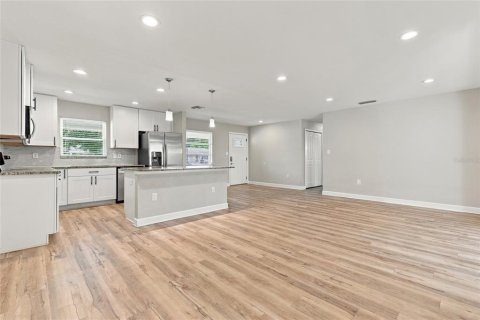 Villa ou maison à vendre à Sarasota, Floride: 2 chambres, 133.69 m2 № 2429258 - photo 4