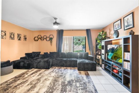 Villa ou maison à vendre à Miami Gardens, Floride: 4 chambres, 161.84 m2 № 2190622 - photo 15