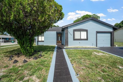 Villa ou maison à Miami Gardens, Floride 4 chambres, 161.84 m2 № 2190622