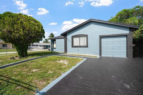 Villa ou maison à vendre à Miami Gardens, Floride: 4 chambres, 161.84 m2 № 2190622 - photo 4