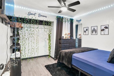 Villa ou maison à vendre à Miami Gardens, Floride: 4 chambres, 161.84 m2 № 2190622 - photo 22