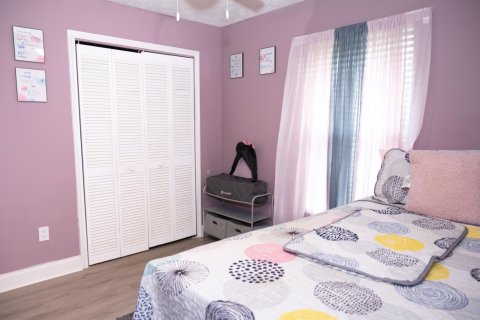 House in Port St. Lucie, Florida 4 bedrooms, 160.26 sq.m. № 2406061 - photo 16