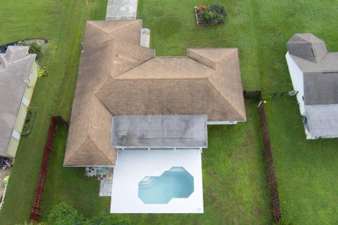 House in Port St. Lucie, Florida 4 bedrooms, 160.26 sq.m. № 2406061 - photo 28