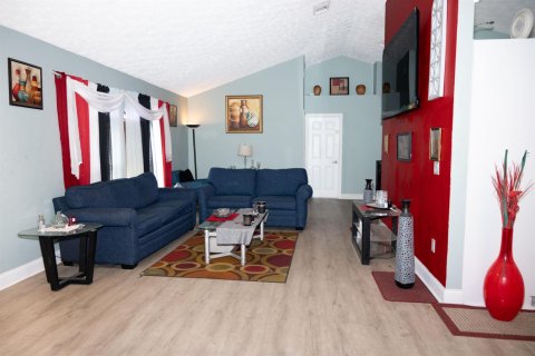 House in Port St. Lucie, Florida 4 bedrooms, 160.26 sq.m. № 2406061 - photo 4