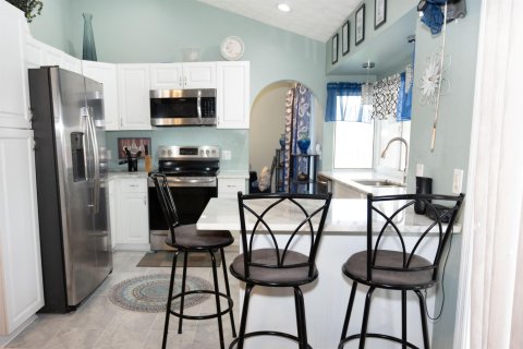 House in Port St. Lucie, Florida 4 bedrooms, 160.26 sq.m. № 2406061 - photo 10