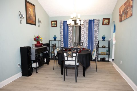 House in Port St. Lucie, Florida 4 bedrooms, 160.26 sq.m. № 2406061 - photo 8