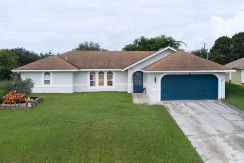 House in Port St. Lucie, Florida 4 bedrooms, 160.26 sq.m. № 2406061 - photo 2