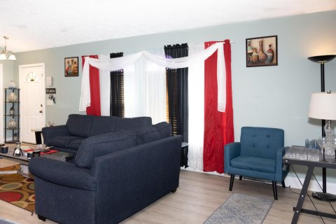 House in Port St. Lucie, Florida 4 bedrooms, 160.26 sq.m. № 2406061 - photo 6
