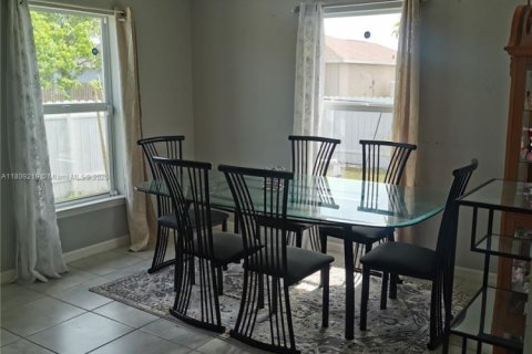 Villa ou maison à vendre à Cape Coral, Floride: 4 chambres, 168.06 m2 № 1959730 - photo 14