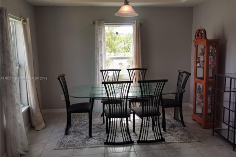 Villa ou maison à vendre à Cape Coral, Floride: 4 chambres, 168.06 m2 № 1959730 - photo 11