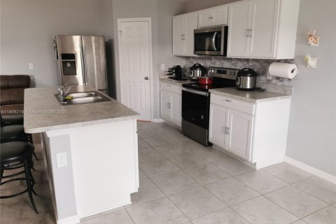 Villa ou maison à vendre à Cape Coral, Floride: 4 chambres, 168.06 m2 № 1959730 - photo 9