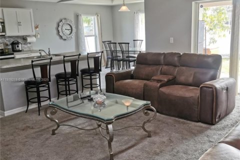 Villa ou maison à vendre à Cape Coral, Floride: 4 chambres, 168.06 m2 № 1959730 - photo 5