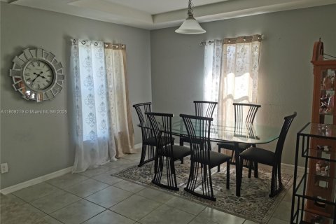 Villa ou maison à vendre à Cape Coral, Floride: 4 chambres, 168.06 m2 № 1959730 - photo 12