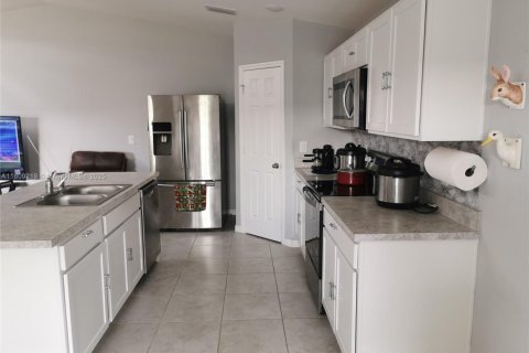 Villa ou maison à vendre à Cape Coral, Floride: 4 chambres, 168.06 m2 № 1959730 - photo 8