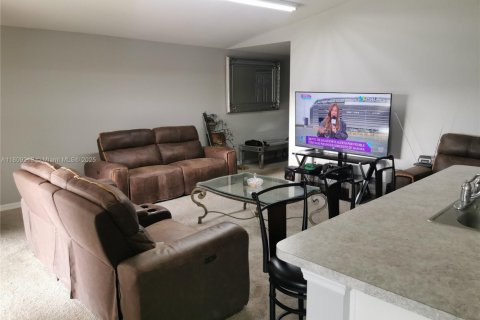 Villa ou maison à vendre à Cape Coral, Floride: 4 chambres, 168.06 m2 № 1959730 - photo 6