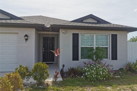 Villa ou maison à vendre à Cape Coral, Floride: 4 chambres, 168.06 m2 № 1959730 - photo 4
