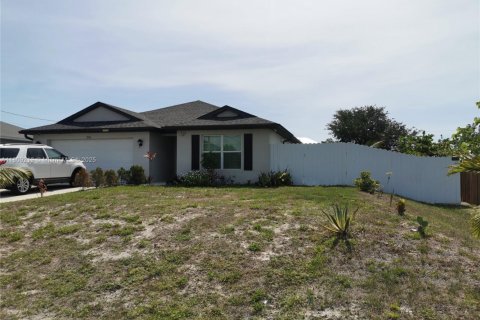 Villa ou maison à vendre à Cape Coral, Floride: 4 chambres, 168.06 m2 № 1959730 - photo 2