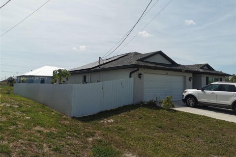 Villa ou maison à vendre à Cape Coral, Floride: 4 chambres, 168.06 m2 № 1959730 - photo 3