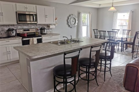 Villa ou maison à vendre à Cape Coral, Floride: 4 chambres, 168.06 m2 № 1959730 - photo 7