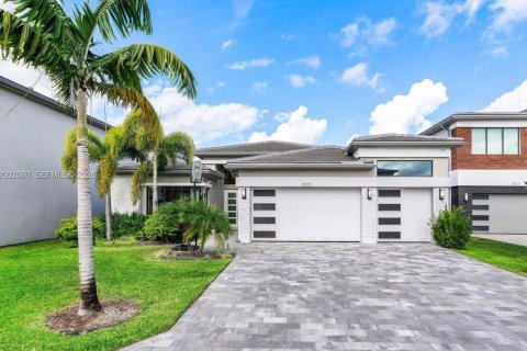 House in Boca Raton, Florida 4 bedrooms, 287.25 sq.m. № 2068700 - photo 10