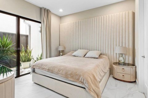 House in Boca Raton, Florida 4 bedrooms, 287.25 sq.m. № 2068700 - photo 11