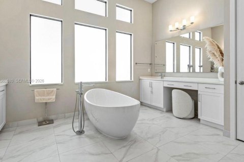 House in Boca Raton, Florida 4 bedrooms, 287.25 sq.m. № 2068700 - photo 8