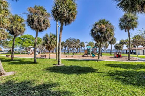Condo in Lake Worth, Florida, 3 bedrooms  № 1014357 - photo 1