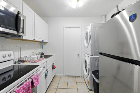 Commercial property in Dania Beach, Florida 236.71 sq.m. № 1814887 - photo 13