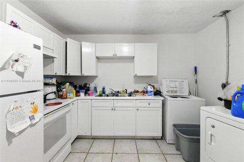Commercial property in Dania Beach, Florida 236.71 sq.m. № 1814887 - photo 9