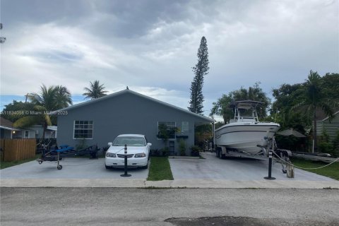 Commercial property in Dania Beach, Florida 236.71 sq.m. № 1814887 - photo 1
