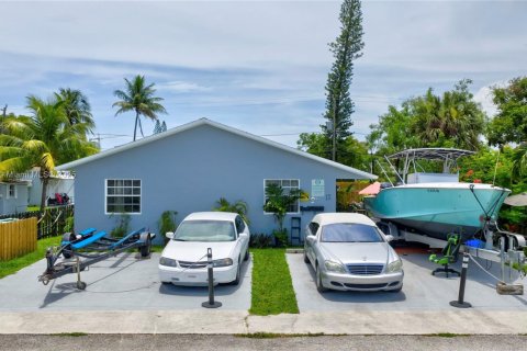 Commercial property in Dania Beach, Florida 236.71 sq.m. № 1814887 - photo 2