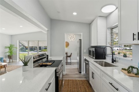 Villa ou maison à vendre à Saint Petersburg, Floride: 3 chambres, 118.91 m2 № 1914109 - photo 11