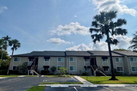 Condominio en Pompano Beach, Florida, 2 dormitorios  № 2078642