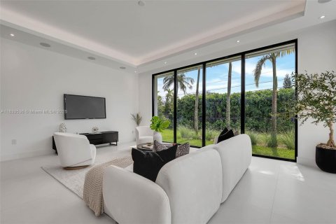 House in Pinecrest, Florida 6 bedrooms, 571.53 sq.m. № 1806083 - photo 18