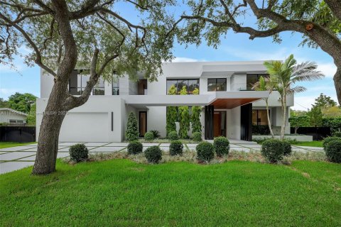 House in Pinecrest, Florida 6 bedrooms, 571.53 sq.m. № 1806083 - photo 1