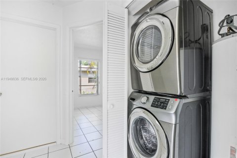 Casa en alquiler en Hollywood, Florida, 3 dormitorios, 187.29 m2 № 2010350 - foto 6