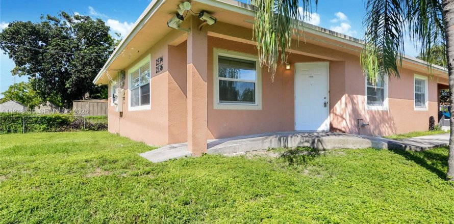 Casa en Hollywood, Florida 3 dormitorios, 187.29 m2 № 2010350