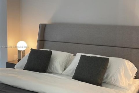 Condo in Miami, Florida, 2 bedrooms  № 2252445 - photo 5
