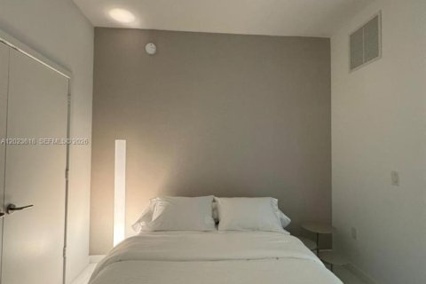 Condo in Miami, Florida, 2 bedrooms  № 2252445 - photo 9
